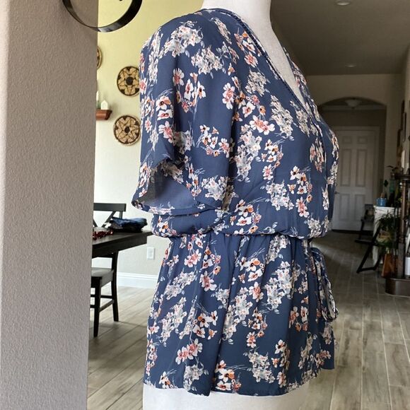 Sienna Sky Blue Foral Wrap Around V Neck Top Short Sleeves XS - Picture 9 of 12